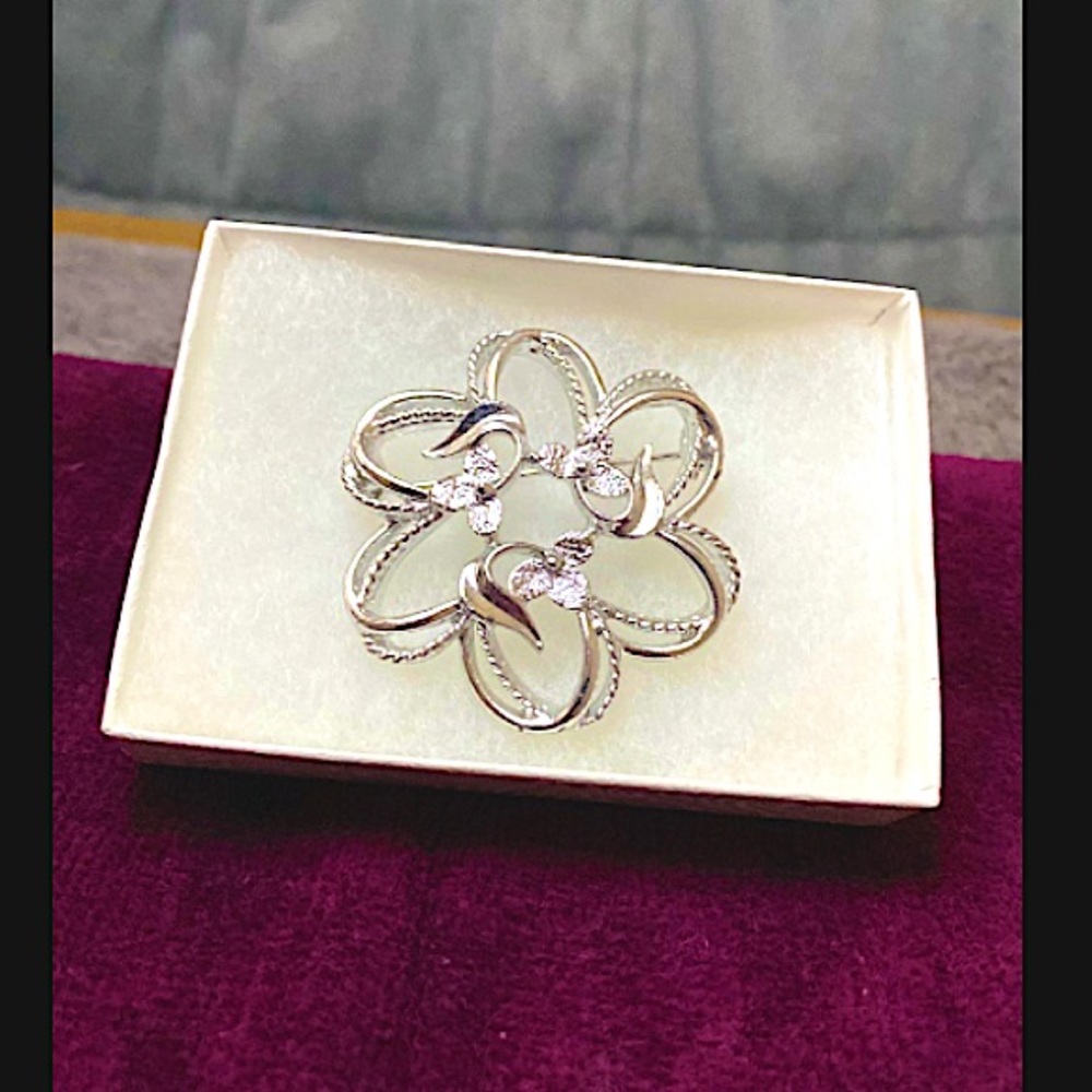 Silver Six Point Ornate Flora Brooch/Pin [NEW]